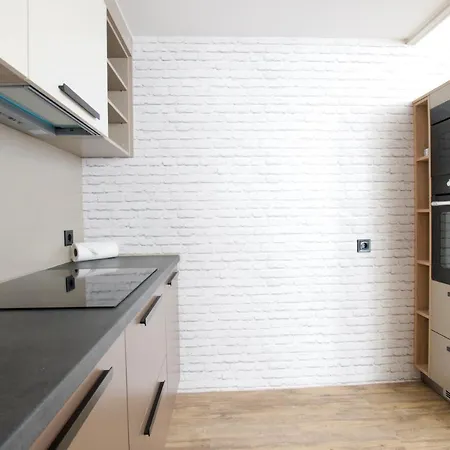 Standard By Hi5 - Gellert Area