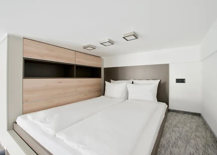 Standard By Hi5 - Gellert Area