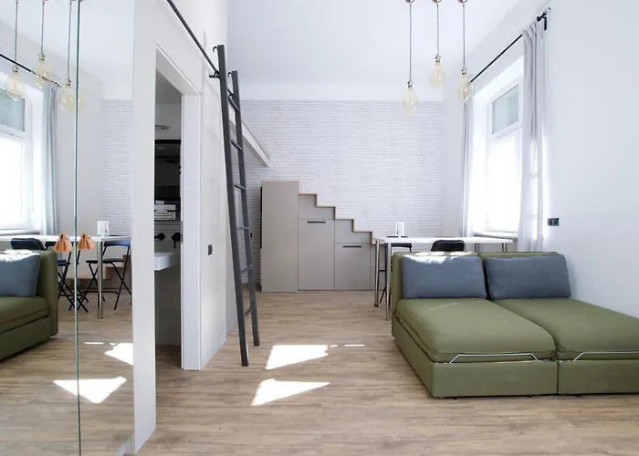 Standard By Hi5 - Gellért Area