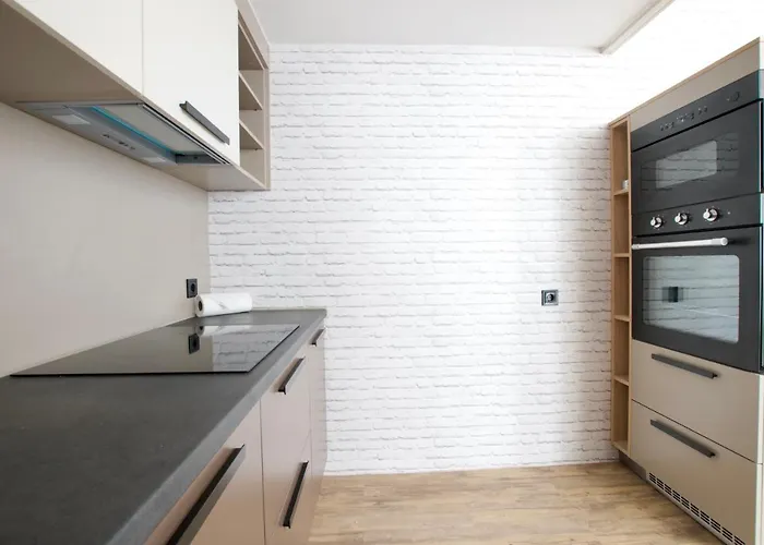 Standard By Hi5 - Gellert Area