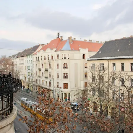 Standard By Hi5 - Gellert Area * Budapeste