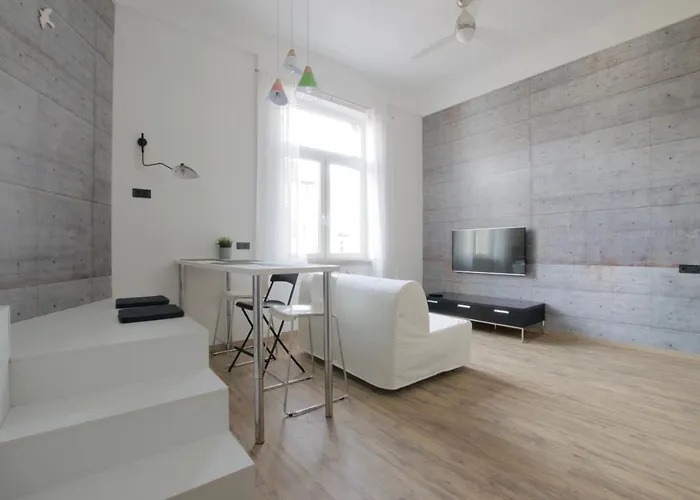 Standard By Hi5 - Gellert Area
